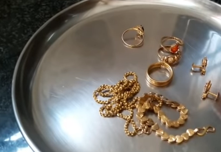 Cleaning gold with pure ammonia