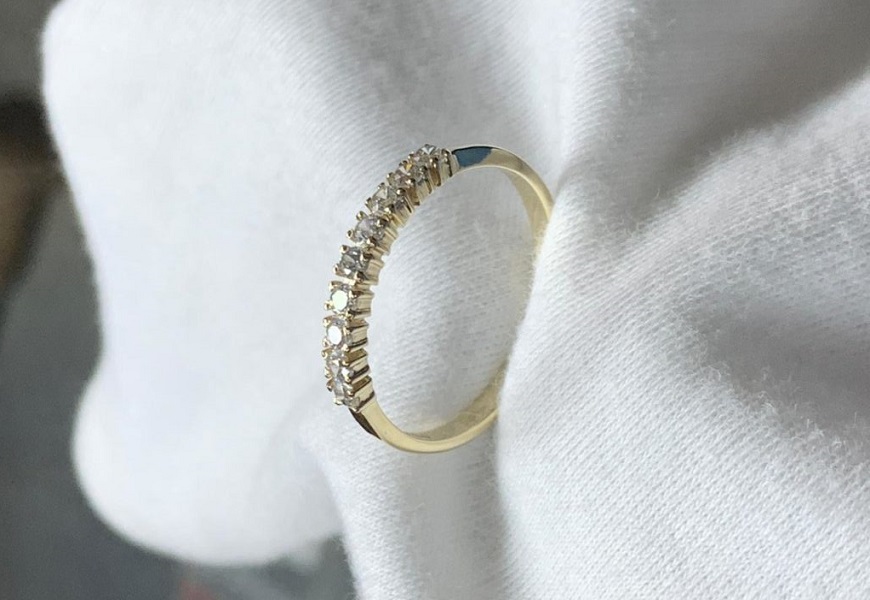 Polished gold ring