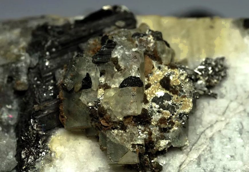 Pyrite dans le quartz