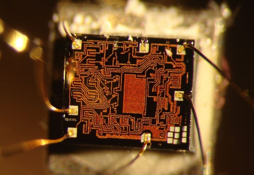 Plating contacts in electronics with red gold