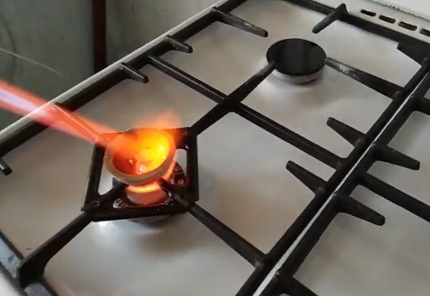 Plaque de cuisson au gaz dans la cuisine